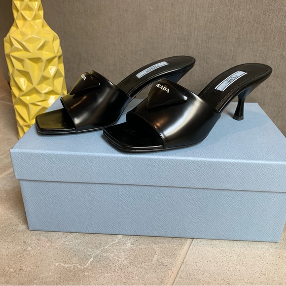 PRADA - Picture 8 of 16